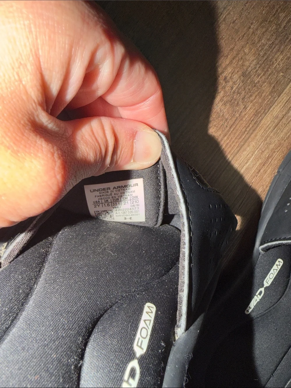 Under Armour 4d Foam Slides size 2Y Black and White